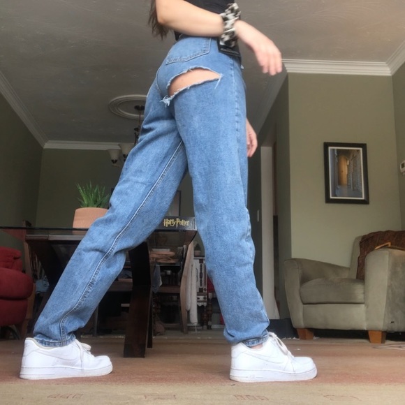 Pretty Little Thing High Waisted Bum Rip Mom Jean - Picture 1 of 5